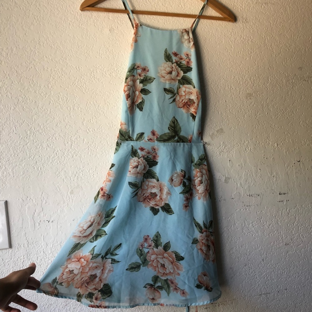Floral dress with laced back